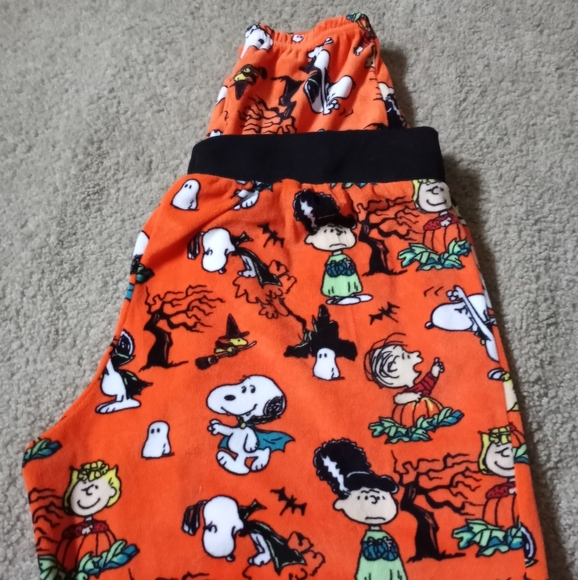 Peanuts Halloween lounge pants/ON HOLD - Picture 4 of 7
